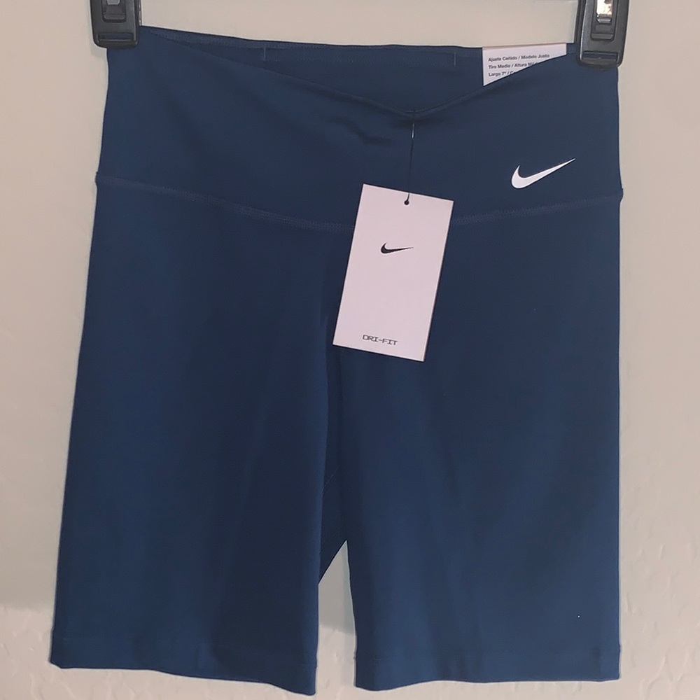 NIKE DRI-FIT BRAND NEW WITH TAGS SIZE XS MID RISE COMPRESSION SHORTS - Picture 1 of 7